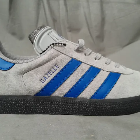 BOXED PAIR OF ADIDAS GAZELLE SHOES IN GREY/BLUE UK SIZE 8