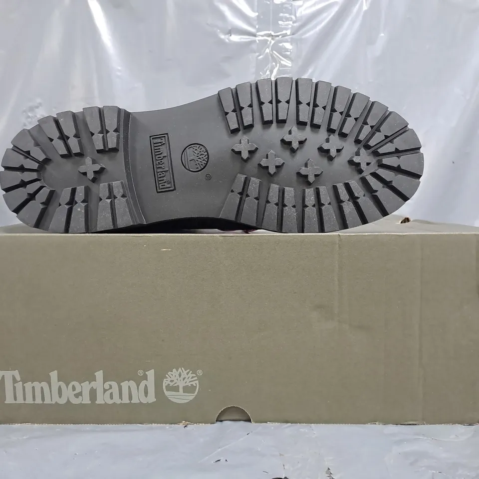 BOXED PAIR OF TIMBERLAND BOOTS IN BLACK SIZE UK 9