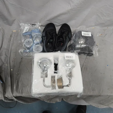 LARGE QUANTITY OF ASSORTED ITEMS TO INCLUDE COOKS 4 SET OF SCOOPS, SPORTS TRAINERS, 5 IN 1 BEAUTY TOOL, SET OF 2 RECHARGEABLE LIGHTS, ETC - COLLECTION ONLY