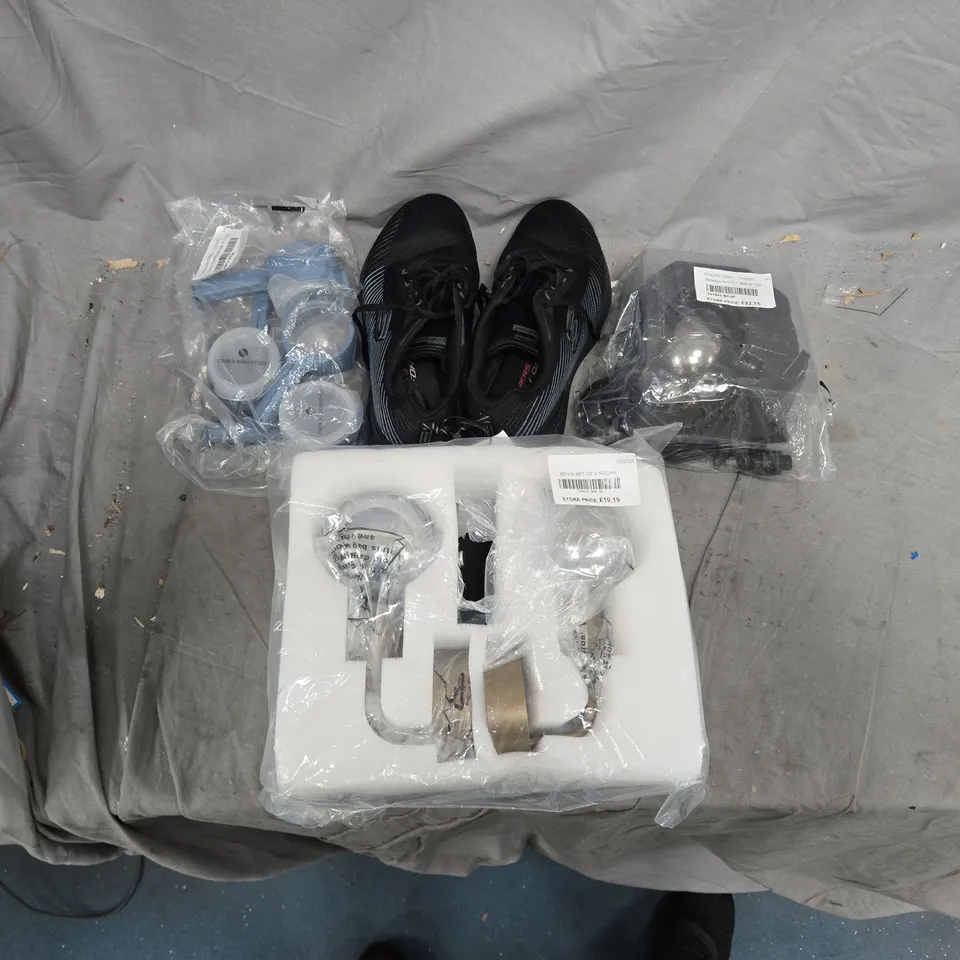 LARGE QUANTITY OF ASSORTED ITEMS TO INCLUDE COOKS 4 SET OF SCOOPS, SPORTS TRAINERS, 5 IN 1 BEAUTY TOOL, SET OF 2 RECHARGEABLE LIGHTS, ETC - COLLECTION ONLY