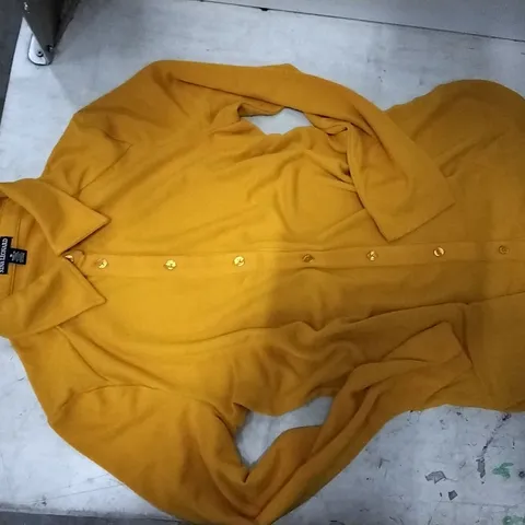 BOX CONTAINING 9 PCS YELLOW CARDIGAN SIZE M AND 10 PAIRS MR MAX LEGGINGS SIZE XL , WHITE