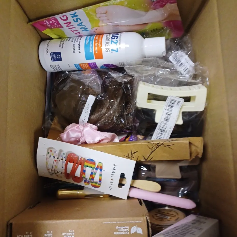 BOX OF APPROXIMATELY 15 ASSORTED COSMETIC ITEMS TO INCLUDE BAMBOO TOOTHBRUSH, VIOLA RETINOL SERUM, DAME TAMPONS ETC