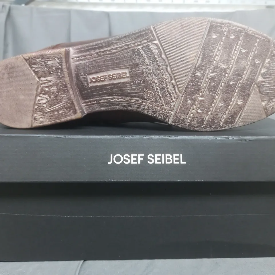 BOXED PAIR OF JOSEF SEIBEL SHOES IN CAMEL BROWN EU SIZE 42
