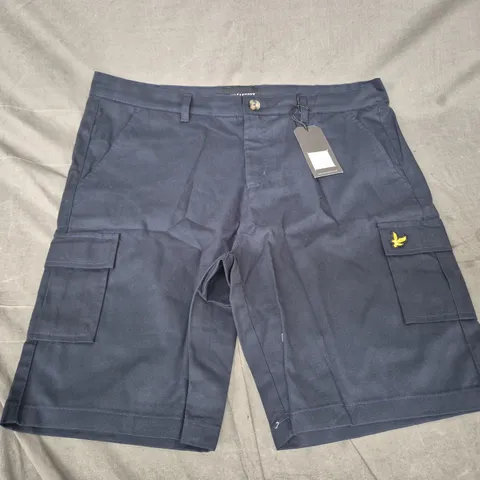 LYLE & SCOTT CARGO SHORTS IN NAVY SIZE W38