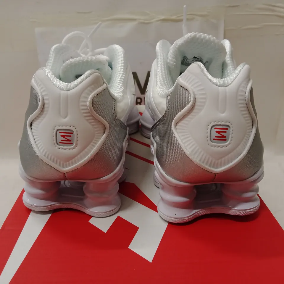 NIKE WHITE RUNNING SHOES – UK 6 (US 6.5) – BOXED 