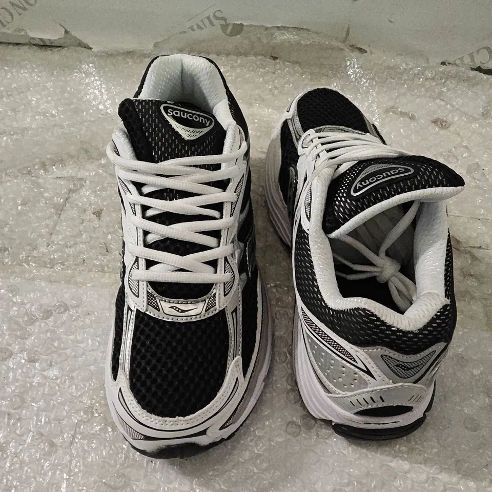 SAUCONY RUNNING SHOES IN BLACK/WHITE, MEN'S - UK 9