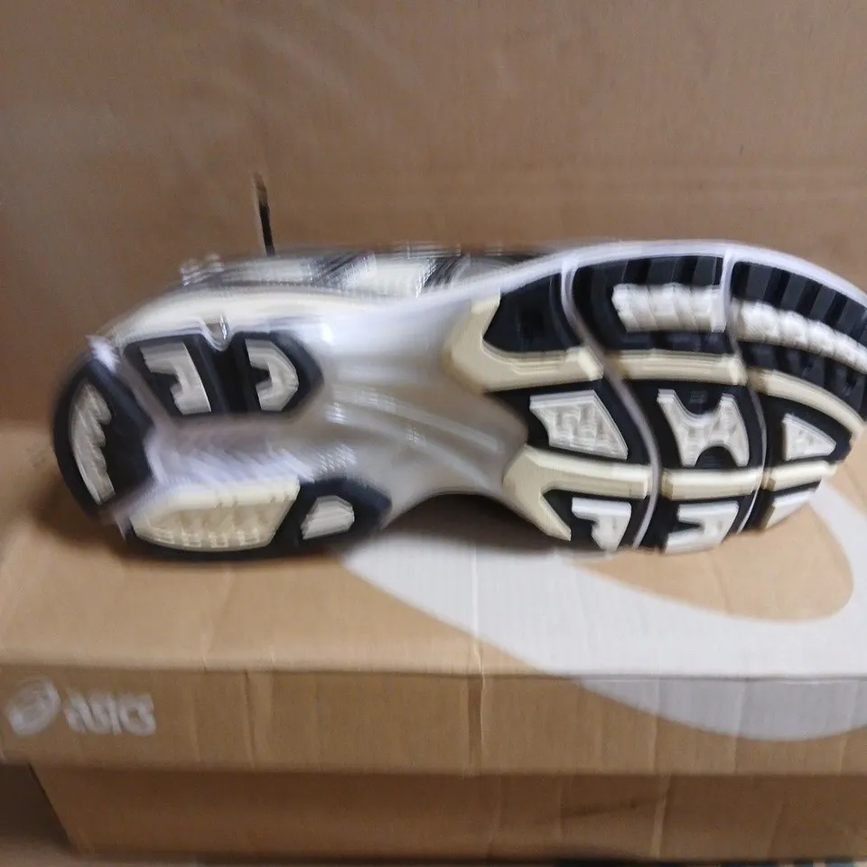 BOXED PAIR OF ASICS GEL-KAYANO 14 MEN’S RUNNING SHOES – UK 7