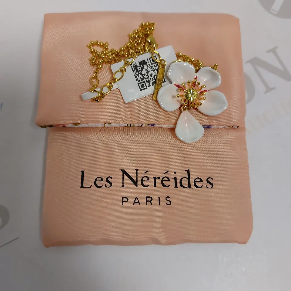 LES NEREIDES PARIS GOLD EFFECT NECKLACE WITH FLOWER PENDANT