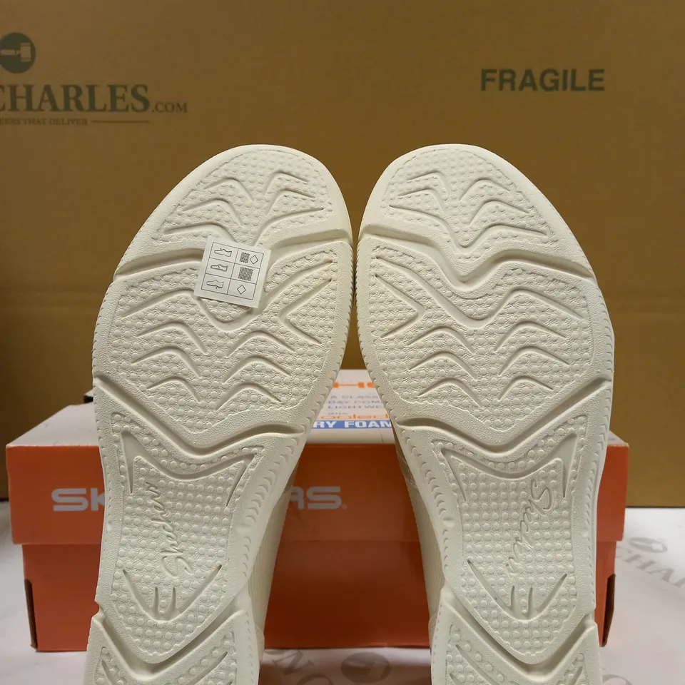 SKECHERS SLIP ON SHOES NATURAL - SIZE 5.5