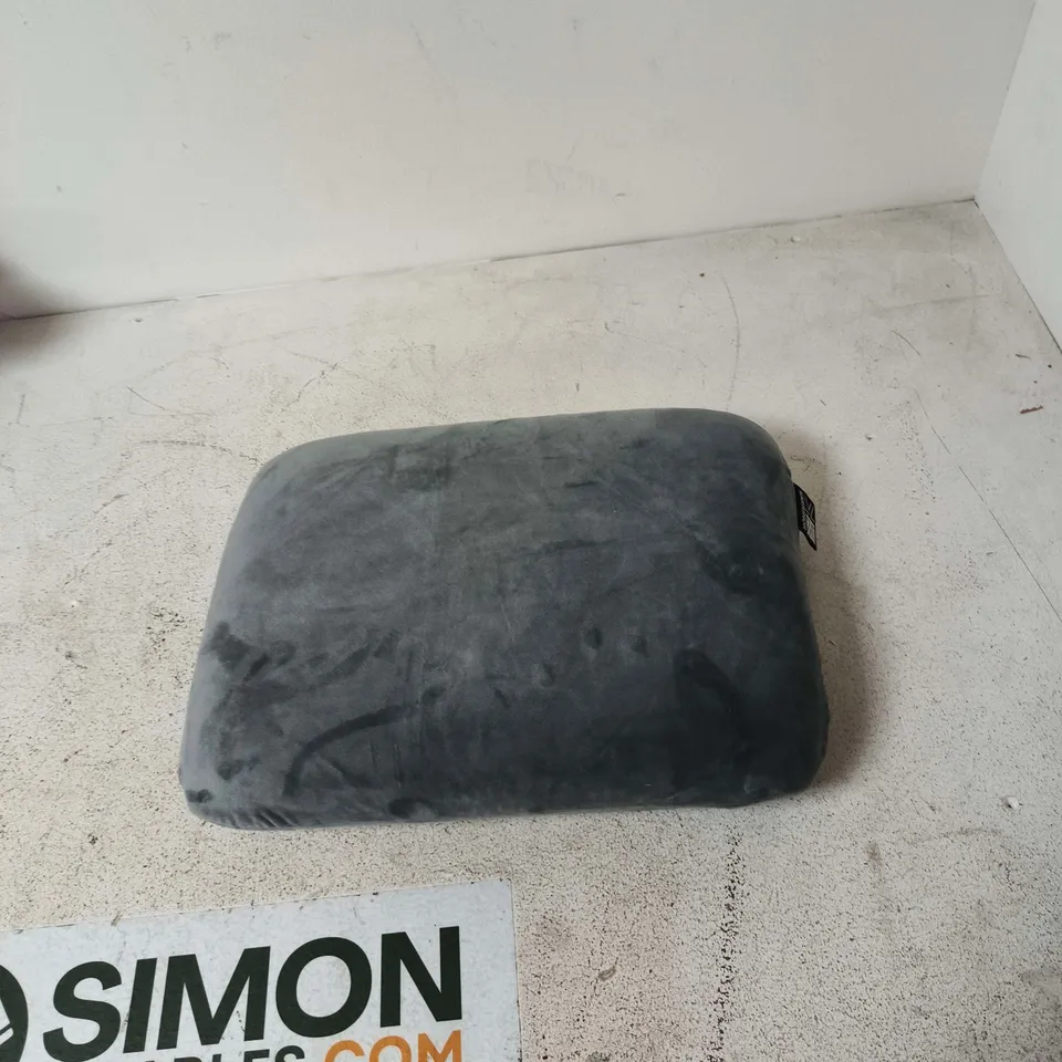BOX OF APPROXIMATELY 15 ASSORTED ITEMS TO INCLUDE: KARRIMOR CAMPING PILLOW