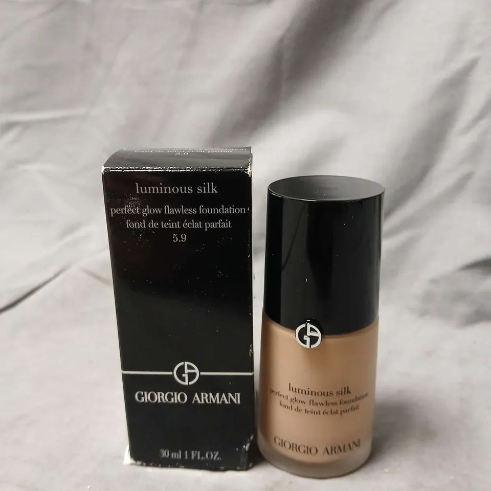 GIORGIO ARMANI LUMINOUS SILK FOUNDATION – SHADE 5.9 – 50 ML – BOXED