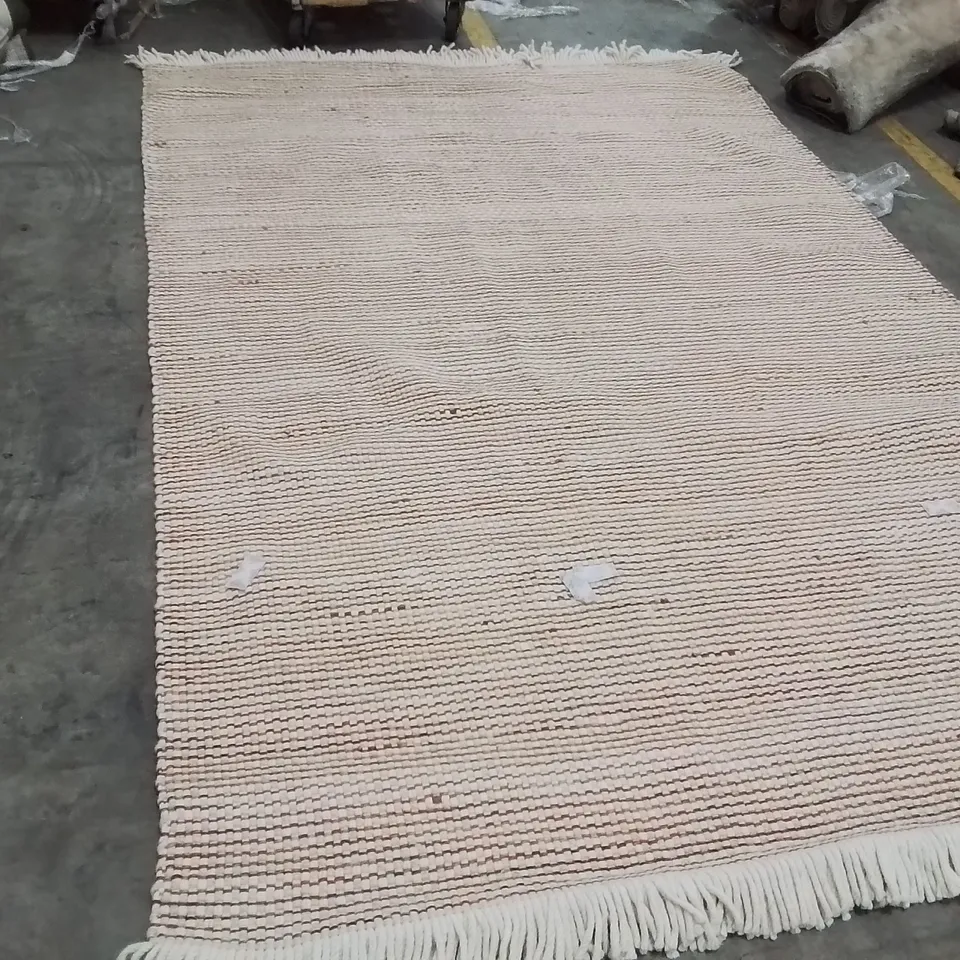 QUALITY DESIGNER AREA RUG APPROXIMATELY  300X200CM