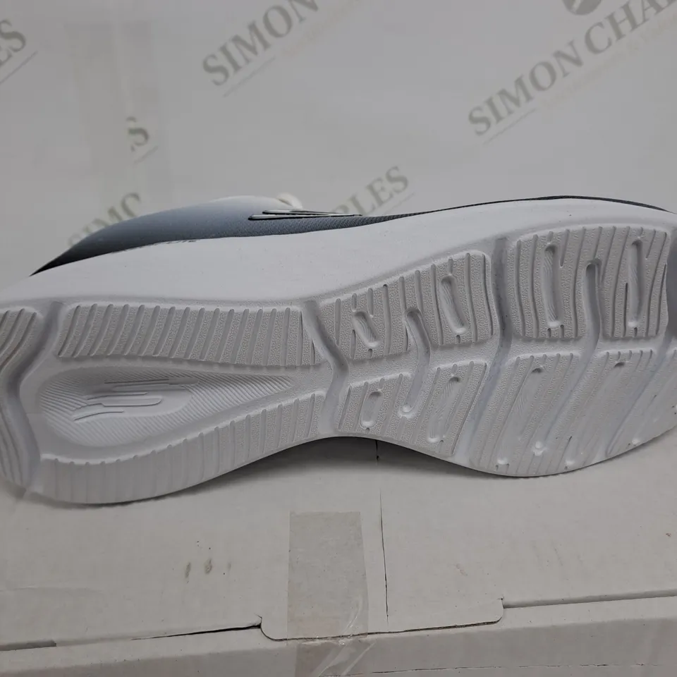 BOXED PAIR OF SKETCHERS TRAINERS SIZE 6.5