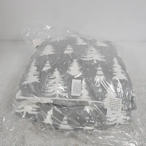 APPROXIMATELY 4 AT HOME COLLECTION WINTER FOREST CUSHION & FLEECE SHEET SETS