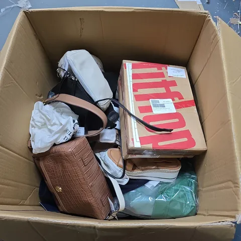 APPROXIMATELY 15 ASSORTED CLOTHING AND FASHION ITEMS IN VARIOUS STYLES, SIZES, AND COLOURS