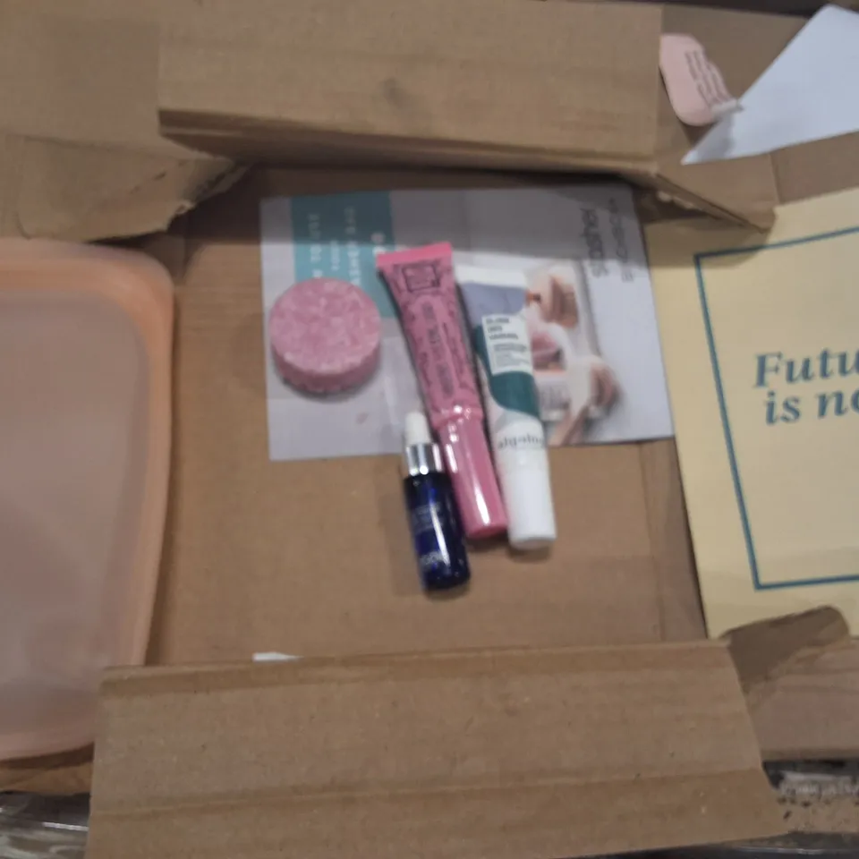 PALLET CONTAINING APPROXIMATELY 300 BOXES OF BIRCHBOX BEAUTY PRODUCTS TO INCLUDE;NIGHT REPAIR OIL,SOAP,SKIN BOOSTER,BAG PRODUCTS MAY BE EXPIRED