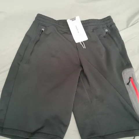 BERGHAUS PAVEY POCKET SHORTS IN BLACK - UK MEDIUM