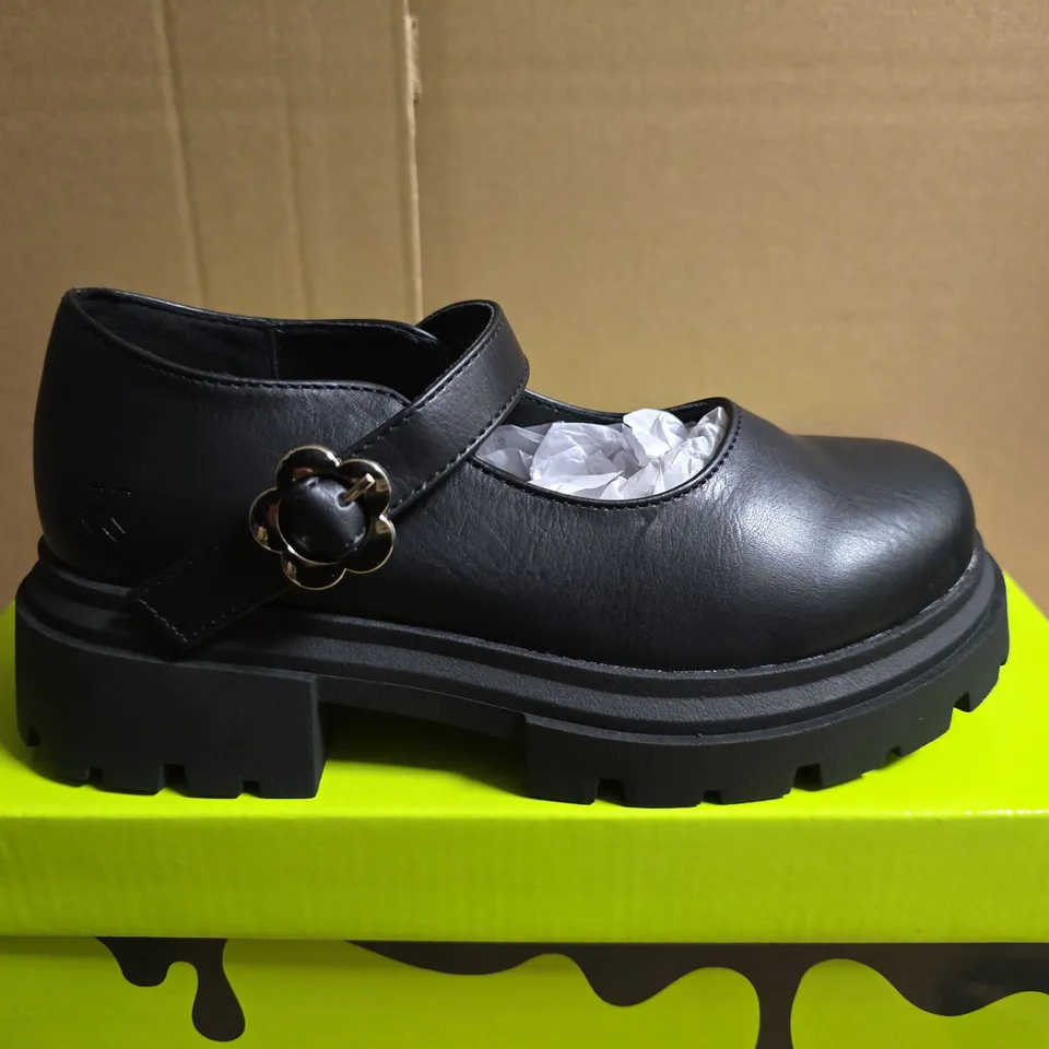 BOXED PAIR OF KOI FLUTTER JUMP KIDZ FLOWER MARY JANE SHOES – UK 13