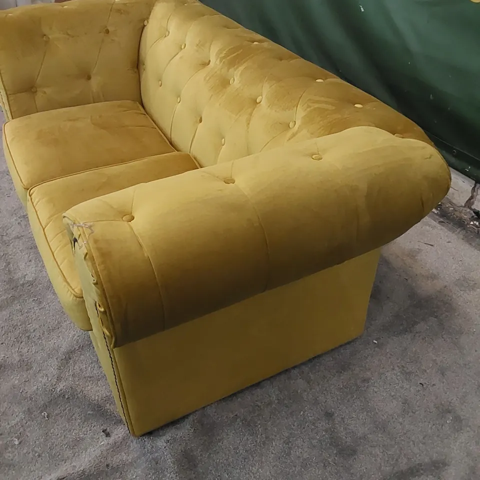 DESIGNER CHESTERFIELD 2-SEATER SOFA - GOLD/MUSTARD 