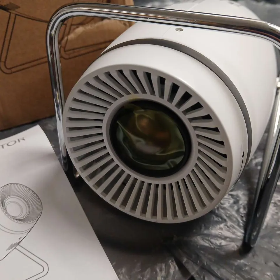SMART PROJECTOR P2 – WHITE COMPACT PROJECTOR WITH REMOTE & POWER LEAD