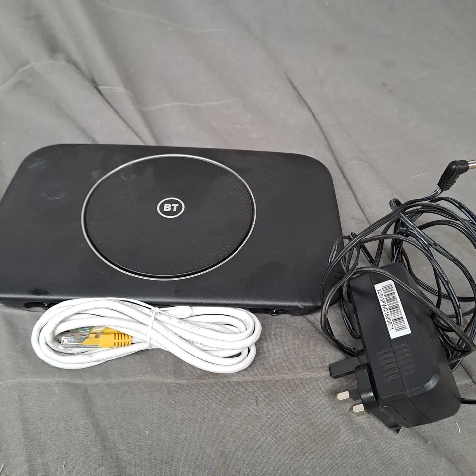 APPROXIMATELY 15 ASSORTED ELECTRICAL PRODUCTS TO INCLUDE TELEPHONE CABLE, BT HUB AND A POWER PLUG