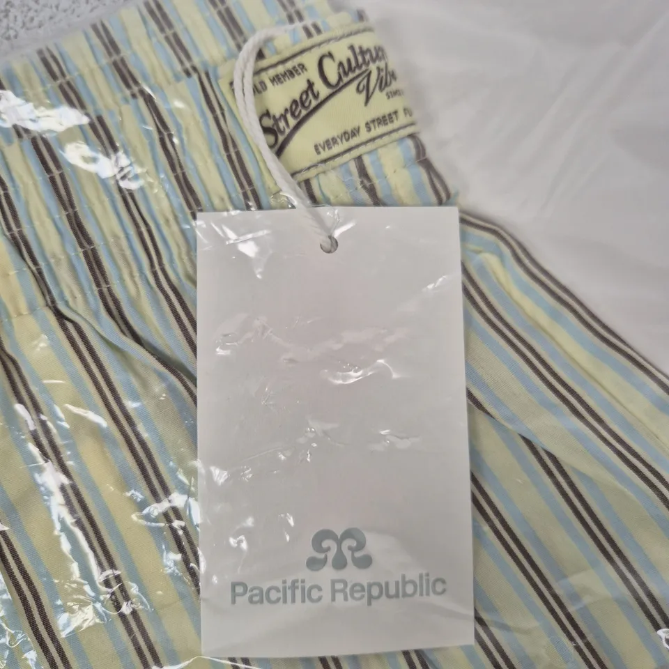 MEN'S STRIPED SHORTS – SIZE M (STREET CULTURE LABEL)
