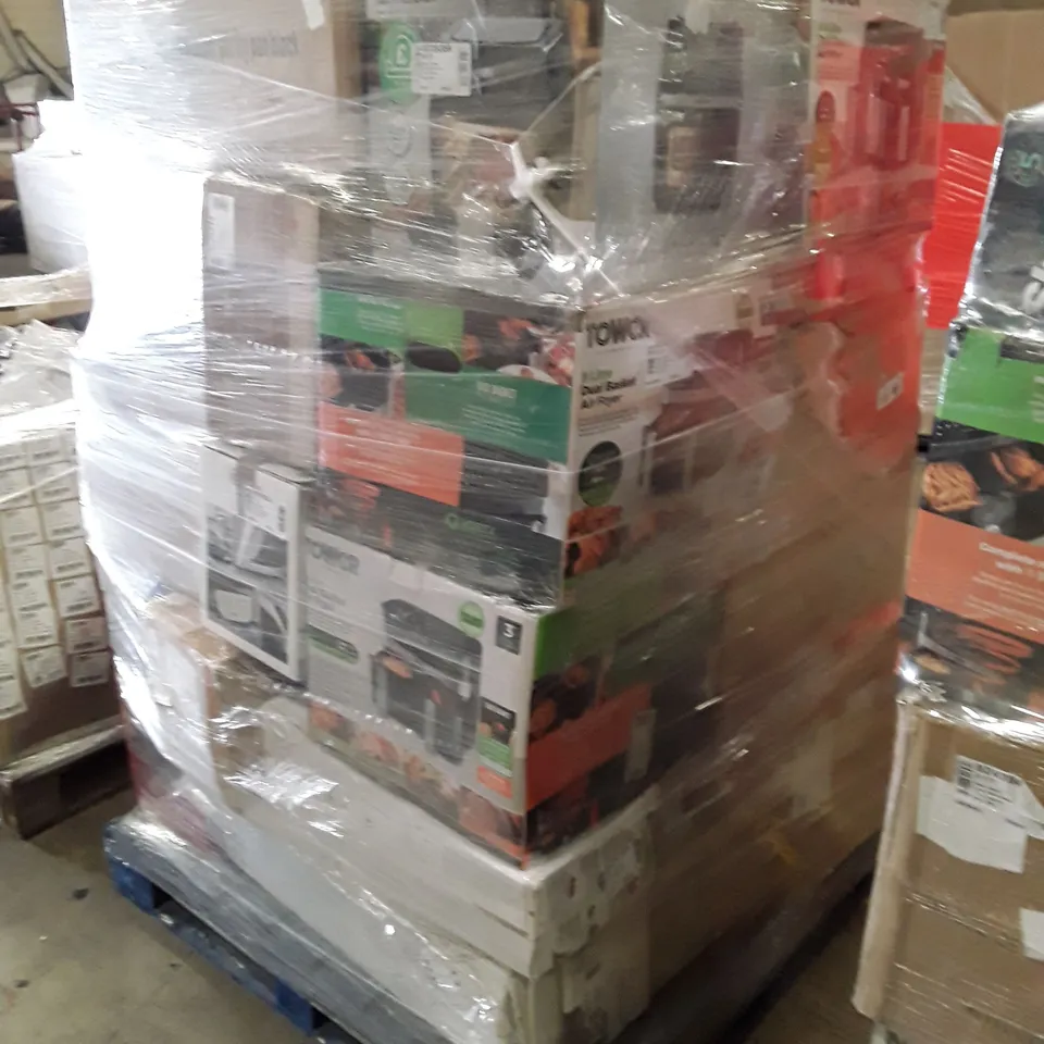 PALLET OF APPROXIMATELY 32 ASSORTED UNPROCESSED RAW RETURNS TO INCLUDE;