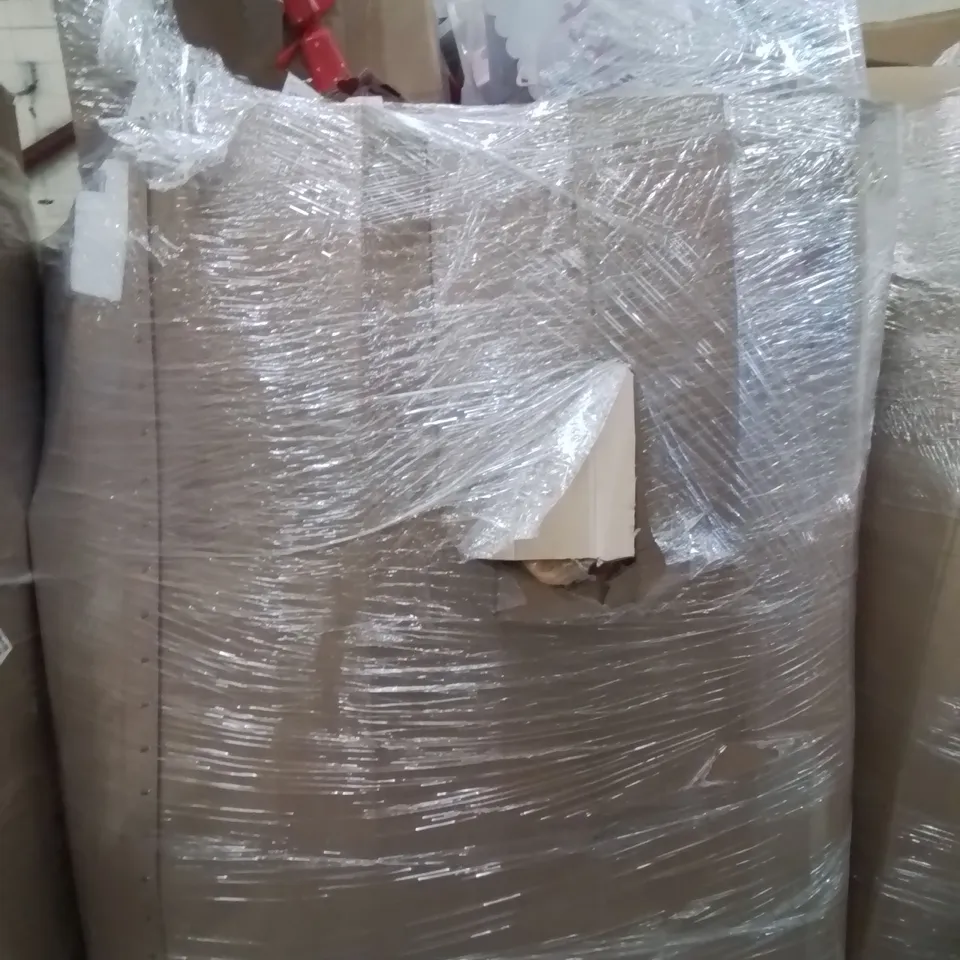 PALLET CONTAINING A LARGE QUANTITY OF SPECIAL EVENTS TO INCLUDE;HALLOWEEN BANNER,MUM DECORATION,BEST GRANDAD CUP