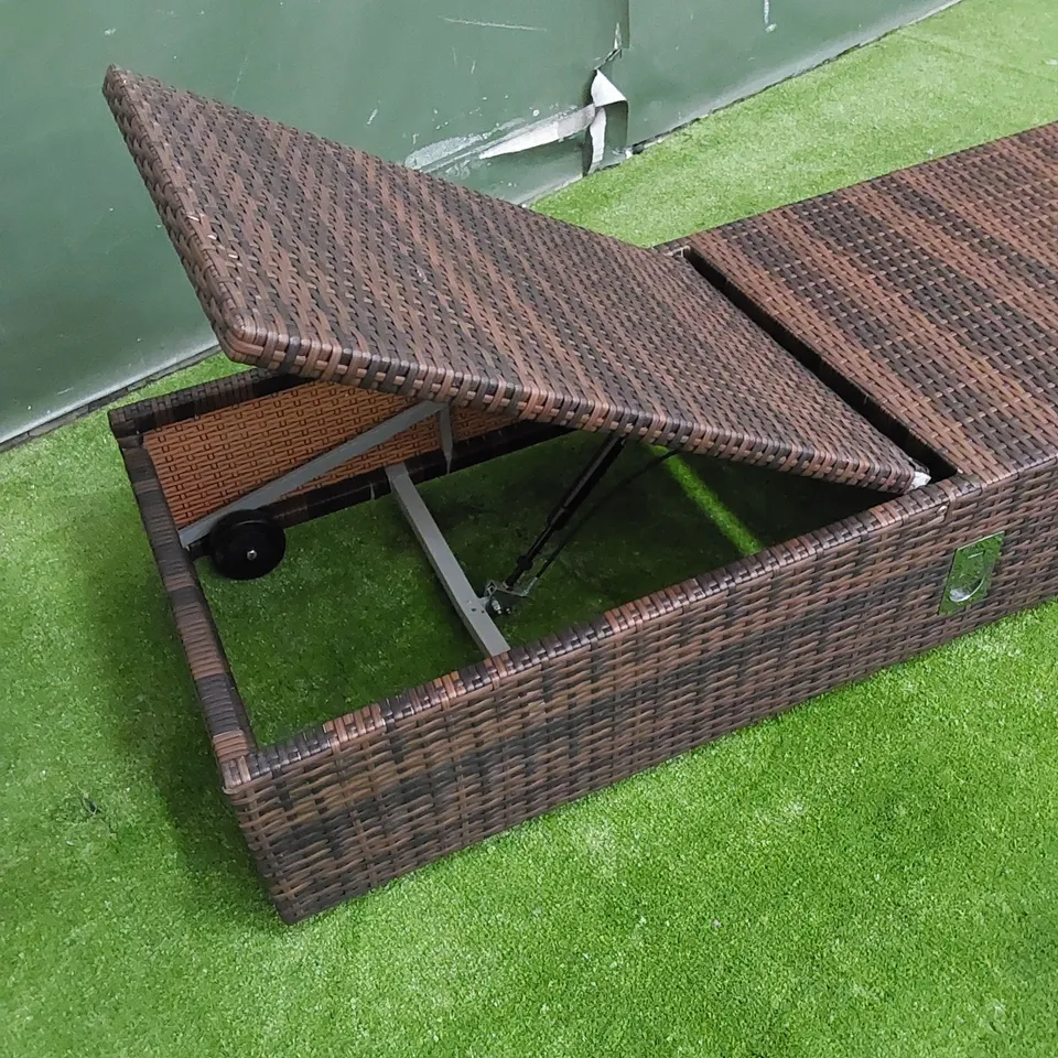 DESIGNER MANUAL ADJUSTABLE SUNLOUNGER IN CHOCOLATE MIX RATTAN