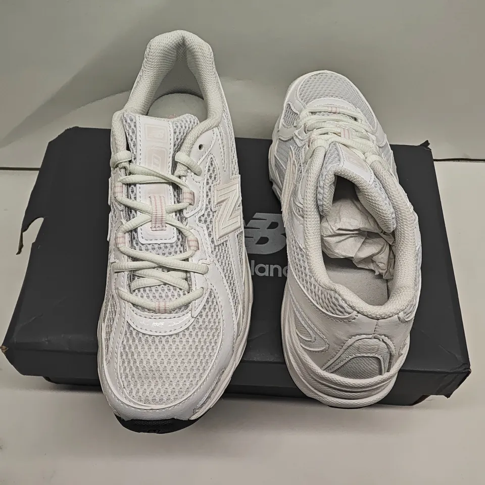 NEW BALANCE WHITE RUNNING SHOES - UK 5.5