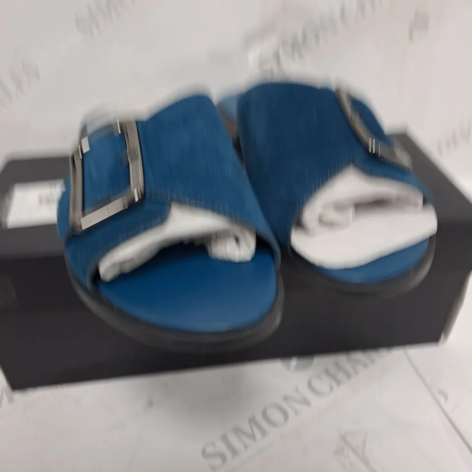 NATURALIZER FOREST SLIP ON SHOE SIZE 4.5