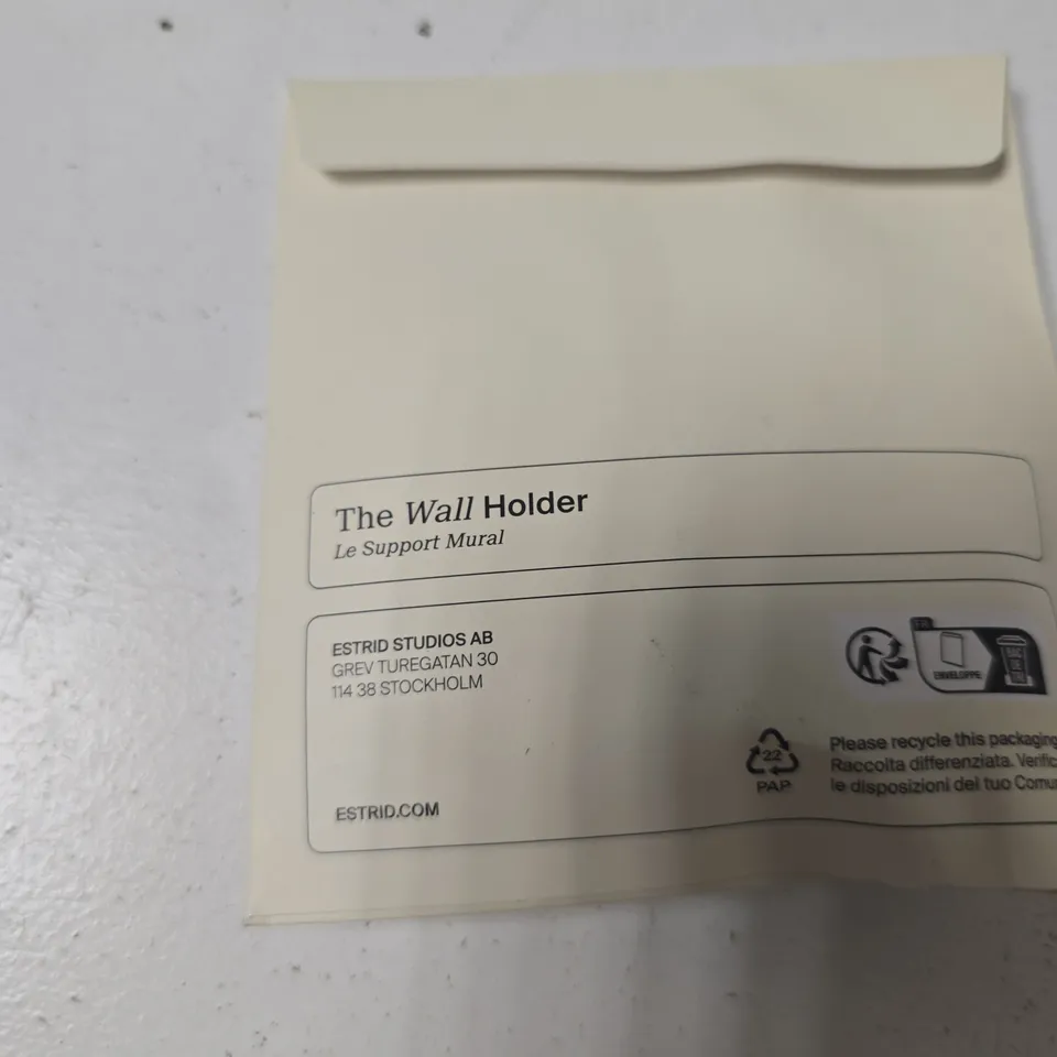 ESTRID RAZOR ACCESSORIES SET: THE TRAVEL CASE, THE WALL HOLDER & THE MINI RAZOR & CASE SET