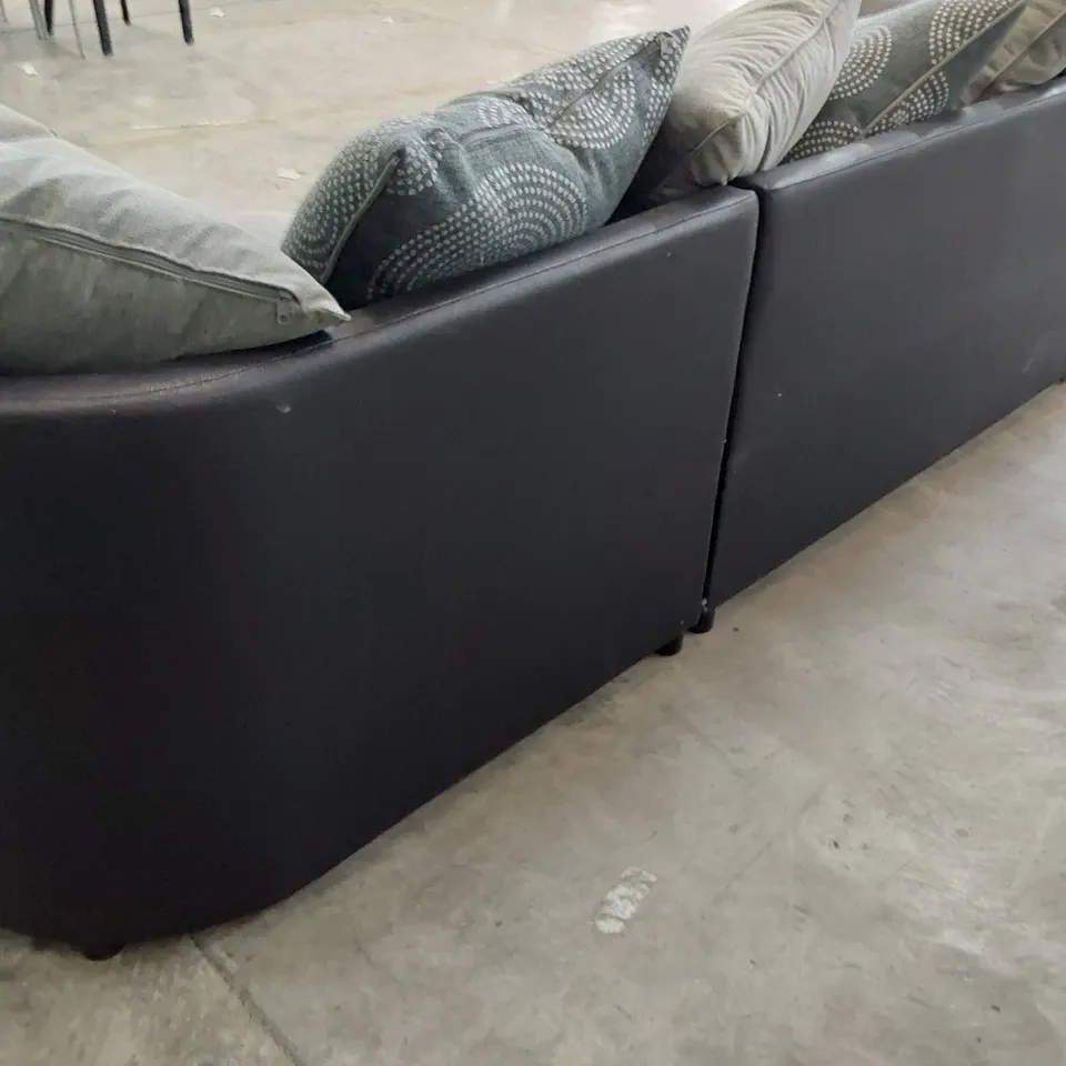 DESIGNER CORNER GROUP BLACK FAUX LEATHER & GREY FABRIC WITH SCATTER CUSHIONS 