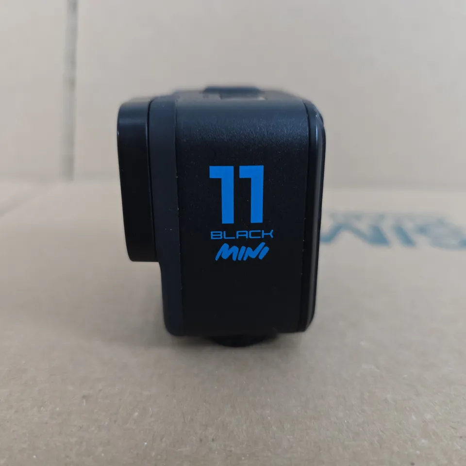 GOPRO HERO11 BLACK MINI ACTION CAMERA WITH CASE & MOUNT