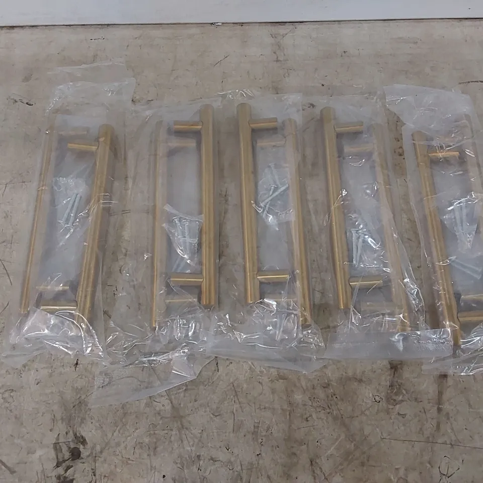 BOXED APPROXIMATELY 10 PAIRS OF MAONE 12.8CM CENTRE BAR HANDLES (1 BOX)