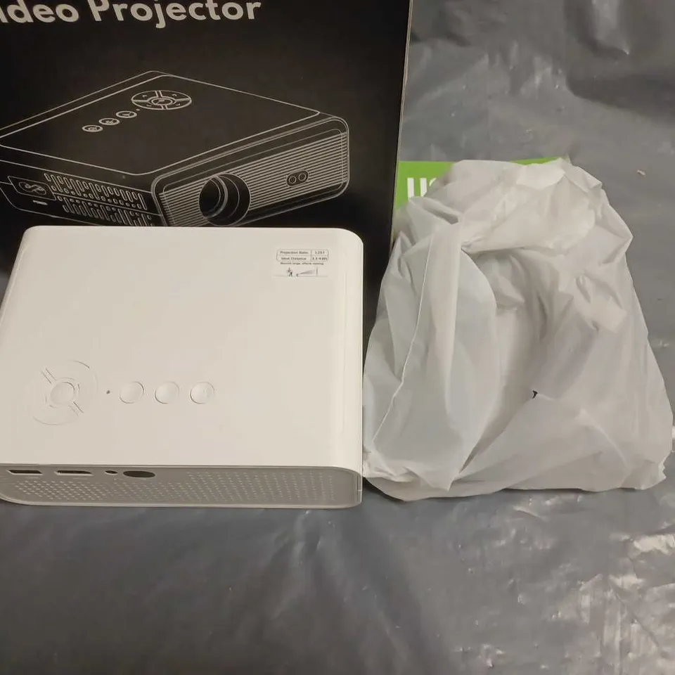 BOXED MINI PROJECTOR WITH WIFI