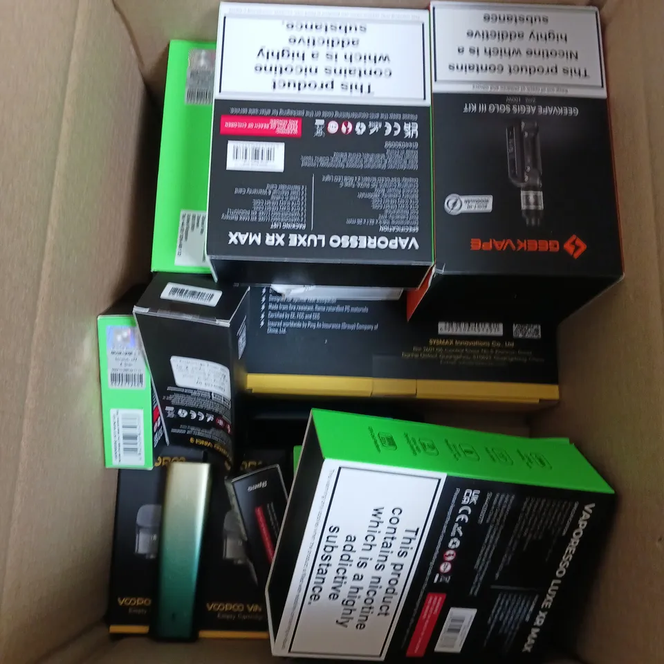 APPROXIMATELY 20 VAPES, E-CIGARETTES & ACCESSORIES TO INCLUDE - GEEKVAPE L200 - ASPIRE FLEXUS PRO - VAPORESSO XROS PRO - ETC