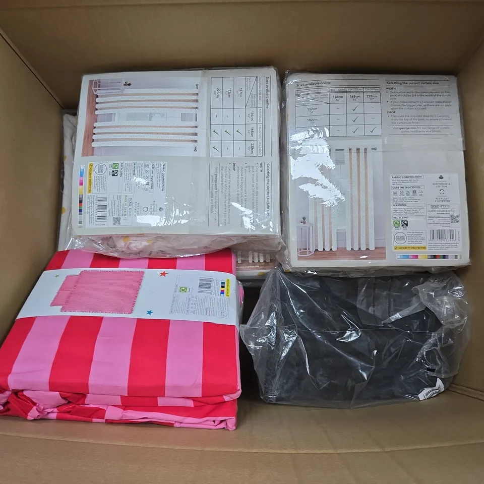 BOX OF APPROXIMATELY 10 ASSORTED BEDDING AND CURTAINS IN VARIOUS STYLES, SIZES, AND COLOURS TO INCLUDE DUVET SETS AND PILLOWCASES, ETC - COLLECTION ONLY