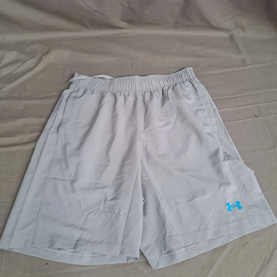 UNDER ARMOUR WOVEN HALFBACK SHORTS IN GREY SIZE L
