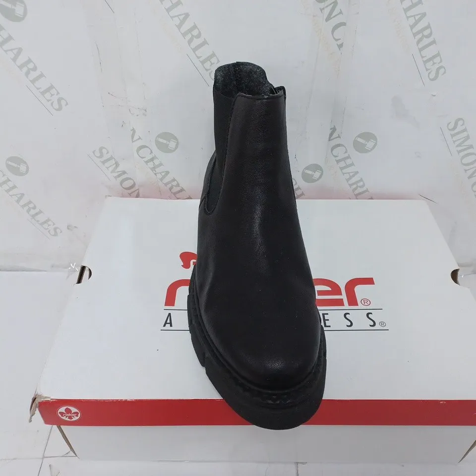 BOXED PAIR OF RIEKER CHUNKY ANKLE BOOTS IN BLACK SIZE 7.5 
