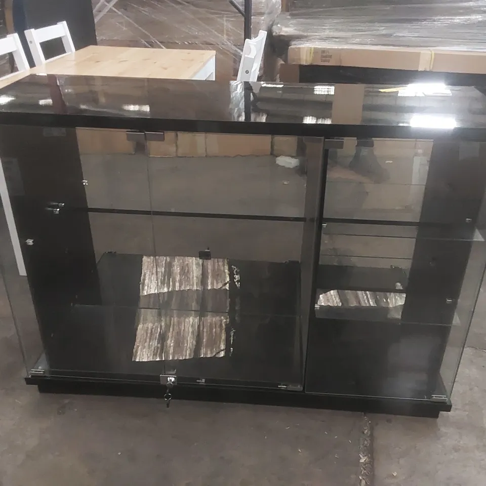 PREMIUM DISPLAY SIDEBOARD WITH TRI-COLOR SENSOR, REMOVABLE GLASS SHELVES AND LOCK COLOUR: BLACK