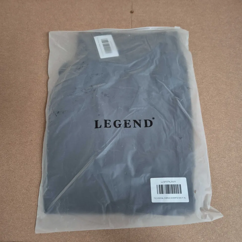 BAGGED LEGEND TECHNICAL CARGO SHORTS IN NAVY - XL