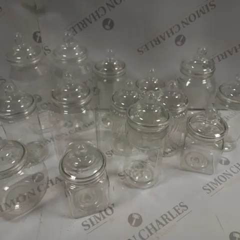 APPROXIMATELY 10 BOXED DESIGNER PLASTIC STORAGE CONTAINERS WITH LIDS IN VARIOUS SIZES