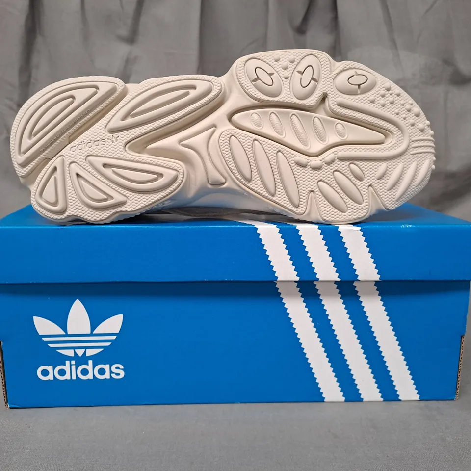 BOXED PAIR OF ADIDAS OZWEEGO SHOES IN CREAM UK SIZE 5