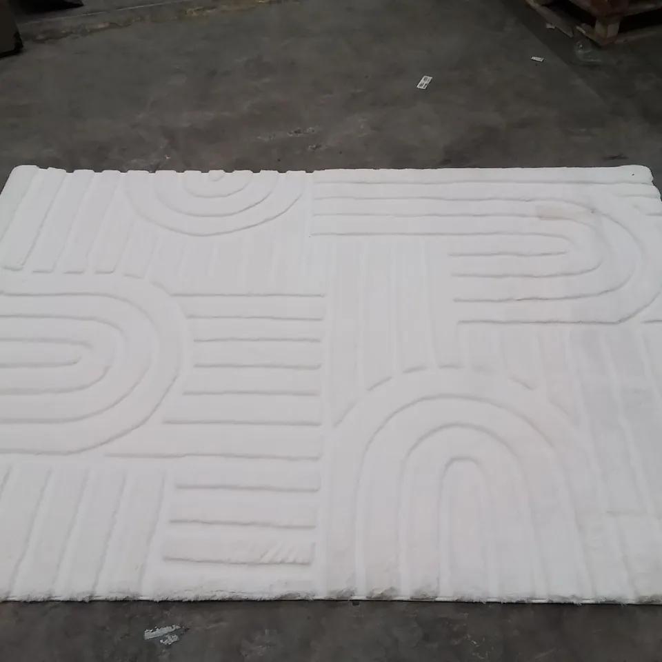 QUALITY DESIGNER AREA RUG - APPROXIMATELY 240X160CM