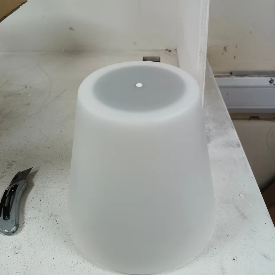 COLOUR CHANGING SOLAR LAMP