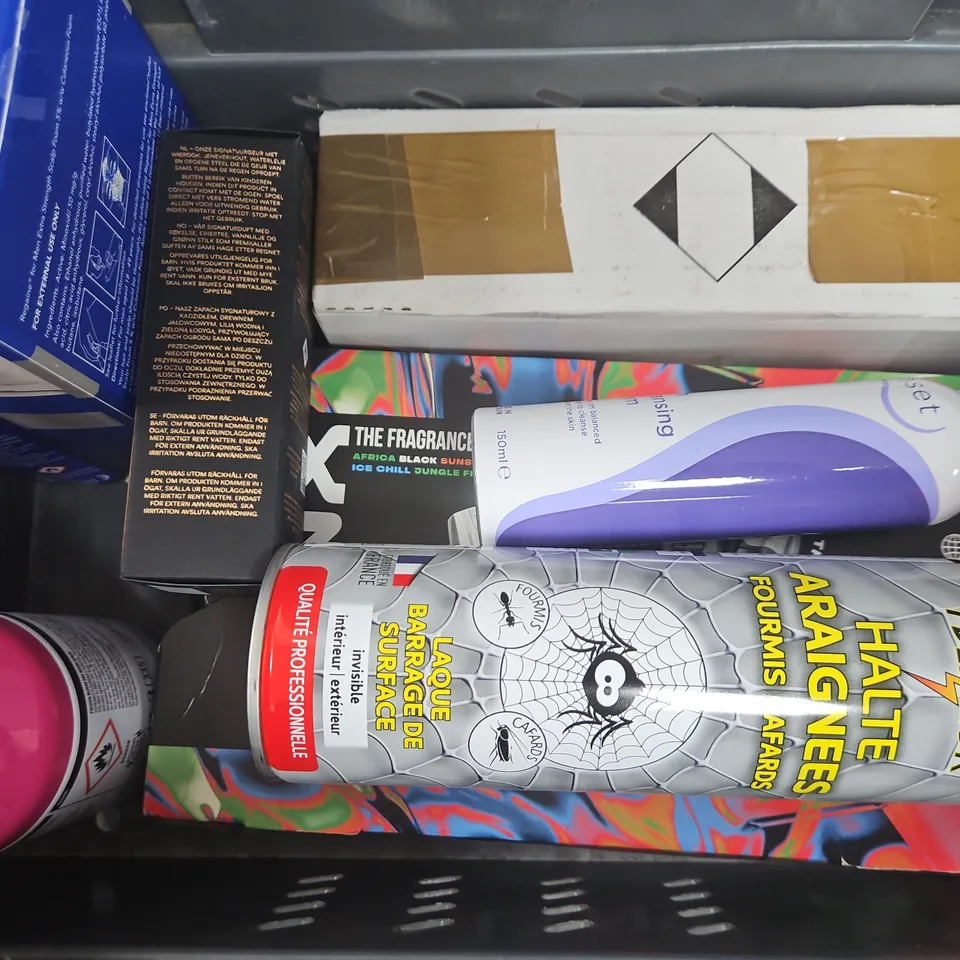 APPROXIMATELY 10 ASSORTED ITEMS TO INCLUDE FAIRFAX & FAVOR, SILICONE LUBRICANT, ETC - COLLECTION ONLY