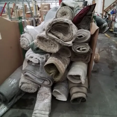 STILLAGE OF APPROXIMATELY 20 QUALITY DESIGNER RUGS