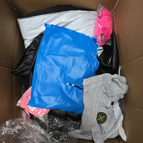 APPROXIMATELY 30 ASSORTED CLOTHING ITEMS IN VARIOUS SIZES, STYLES & COLOURS - COLLECTION ONLY