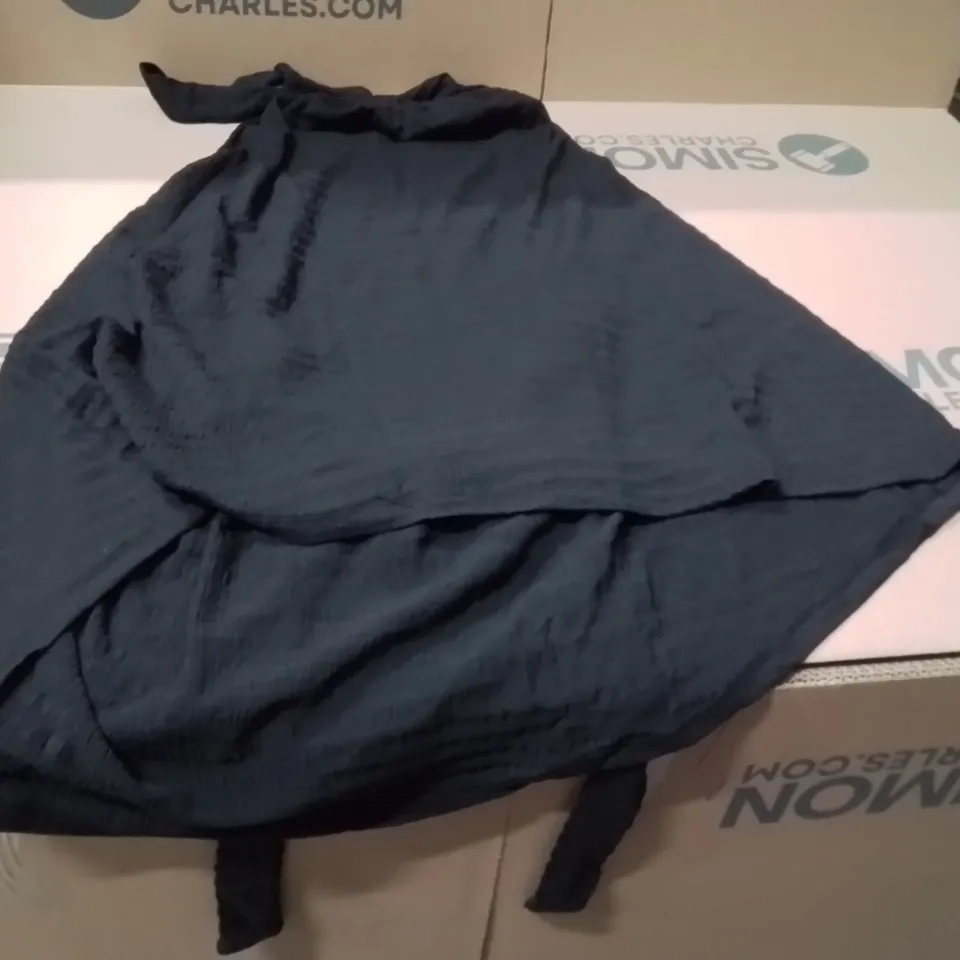 BOXED BRAND NEW APPROXIMATELY 7 SIMPLY BE TIE SHOULDER TOP BLACK SIZE 24